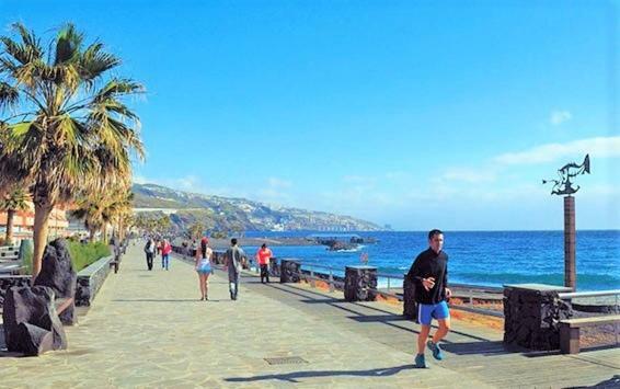 Bright Spacious Apartment, 2 Min Walk From Beach Candelaria Esterno foto